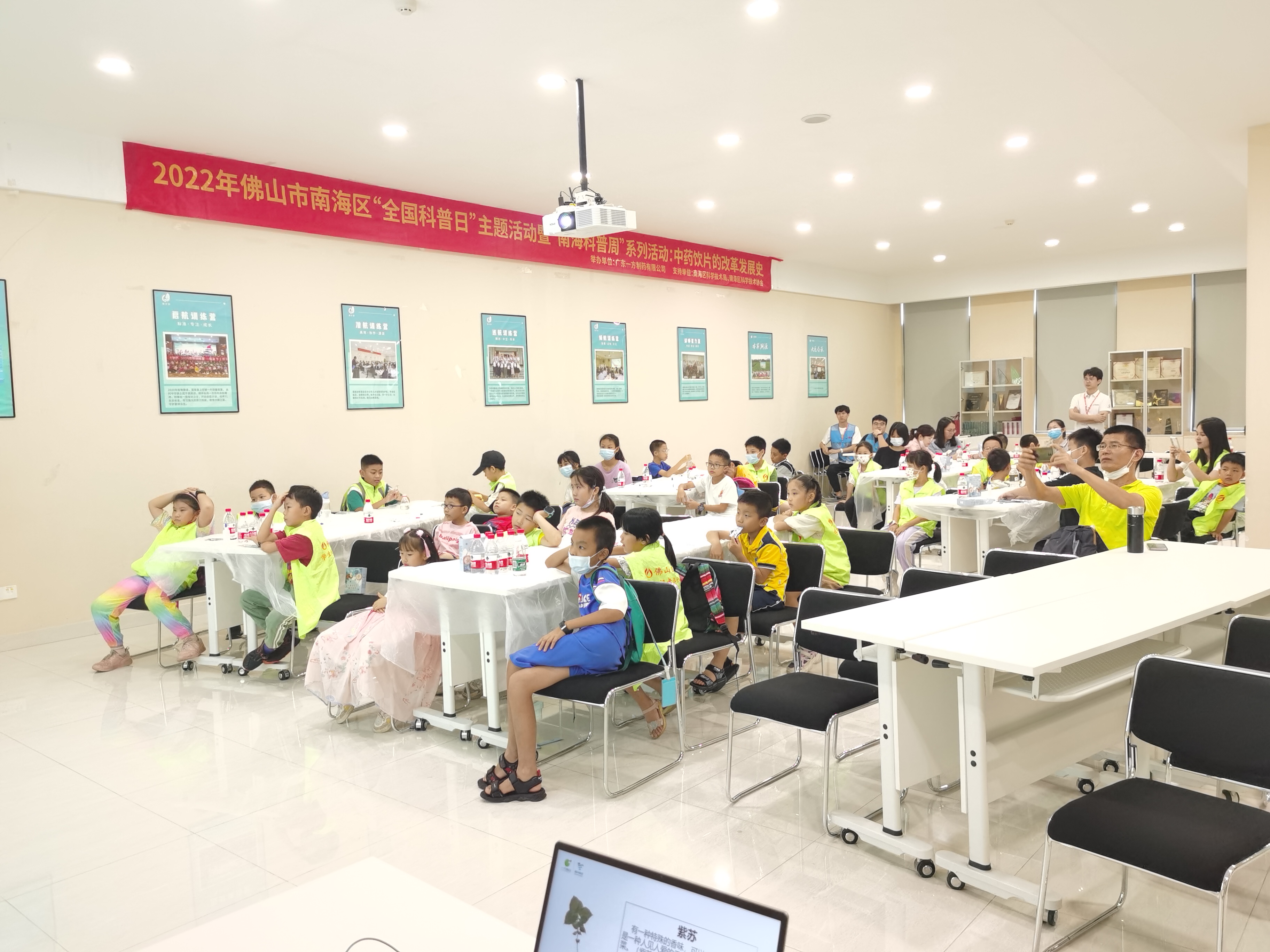 LhGy44bC4L.jpg LhGy44bC4L.jpg