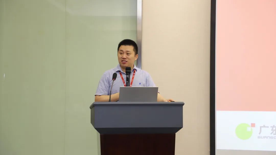 L5D82CZR4i.jpg L5D82CZR4i.jpg