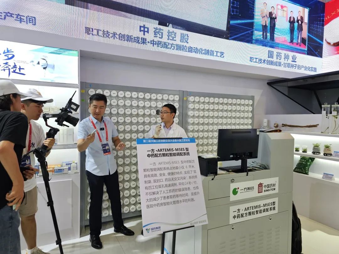 AAbraF4A3n.jpg AAbraF4A3n.jpg